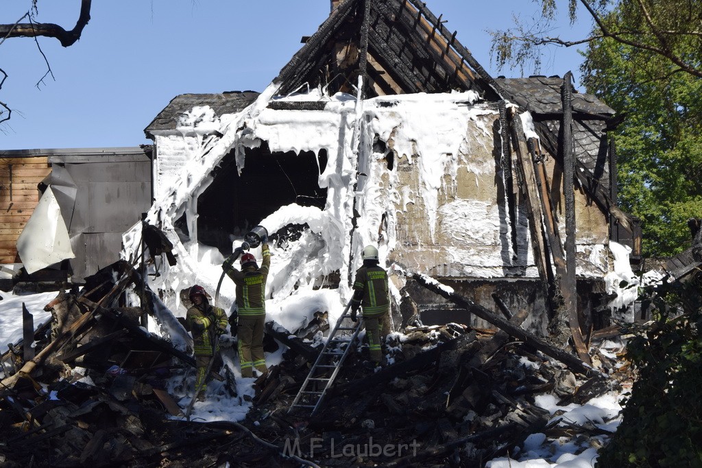 Grossfeuer Einfamilienhaus Siegburg Muehlengrabenstr P1426.JPG - Miklos Laubert